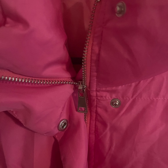 Bright pink puffer vest sz small - Picture 8 of 8